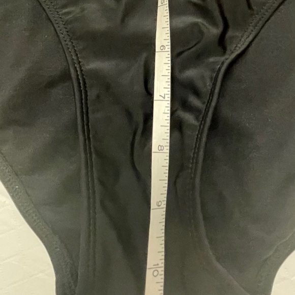 Miraclesuit Size 10 Tankini Top in Black & White. Bottoms in Size 12 solid Black - Picture 15 of 15